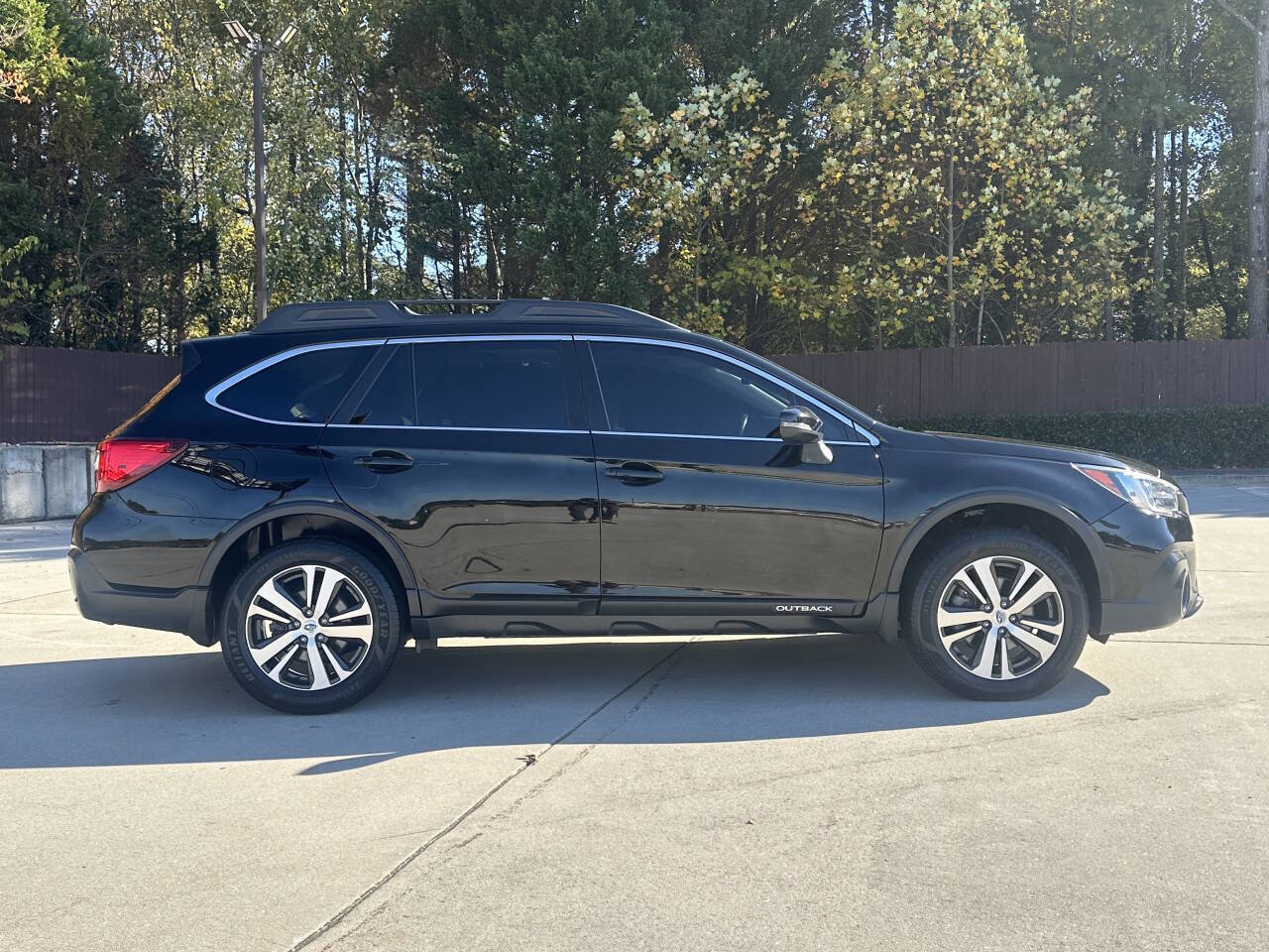 Used 2019 Subaru Outback 3.6R Limited AWD/4WD image 13