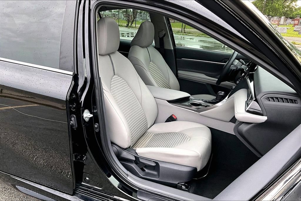 Used 2024 Toyota Camry SE FWD image 7