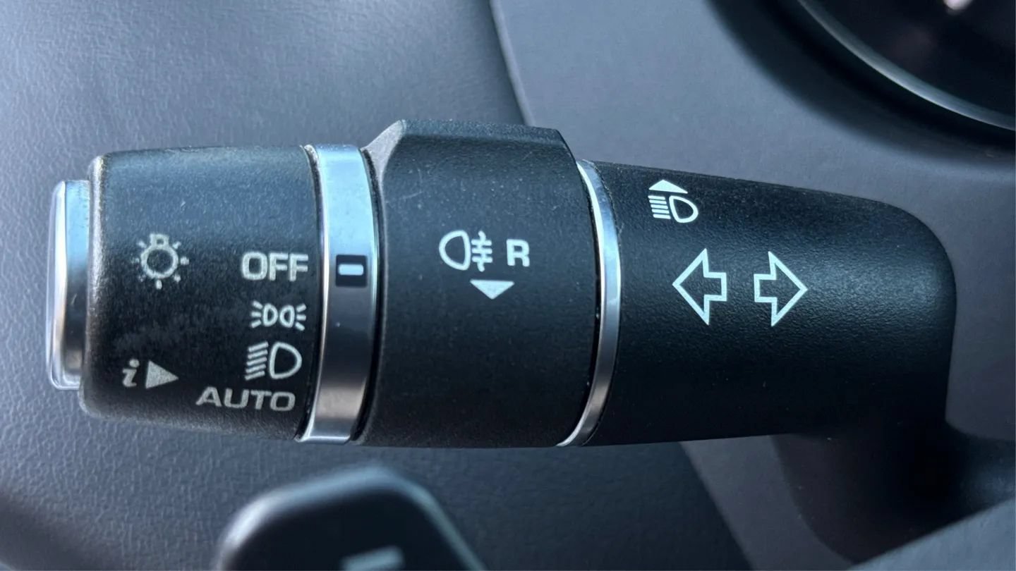 Used 2019 Jaguar XE Premium RWD image 52