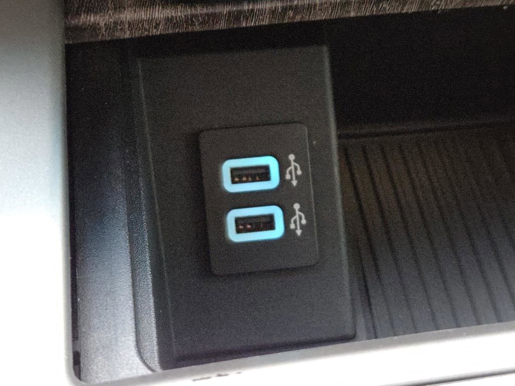 Used 2017 Ford F250 Lariat w/ Chrome Package image 30