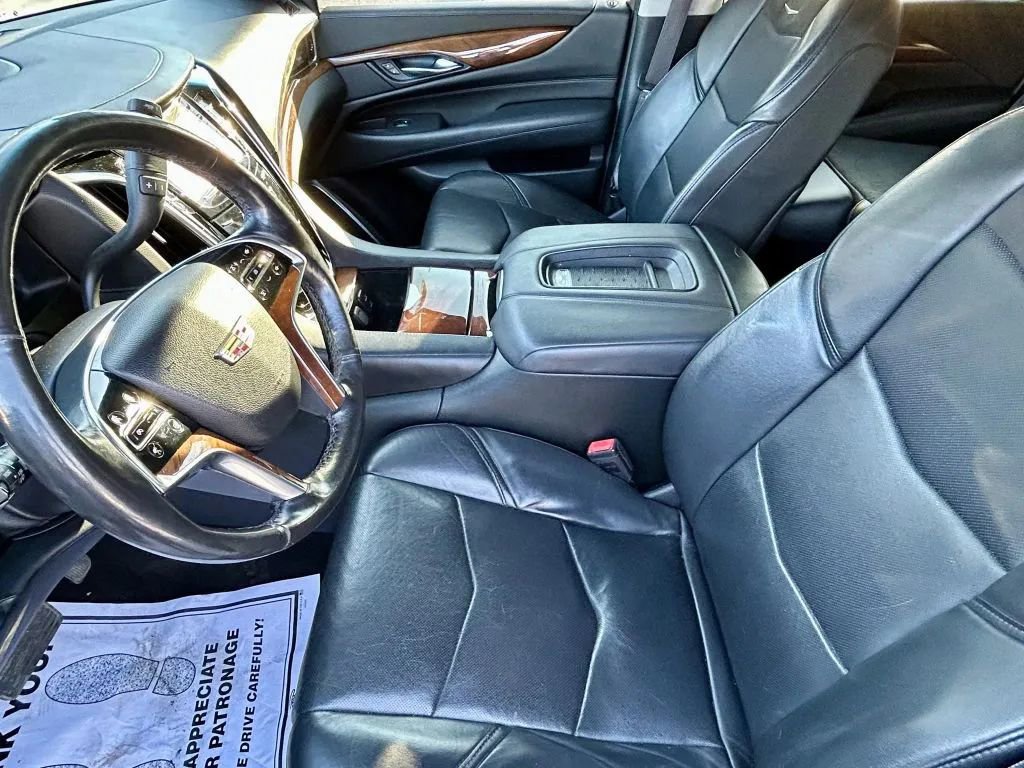 Used 2017 Cadillac Escalade Luxury image 11