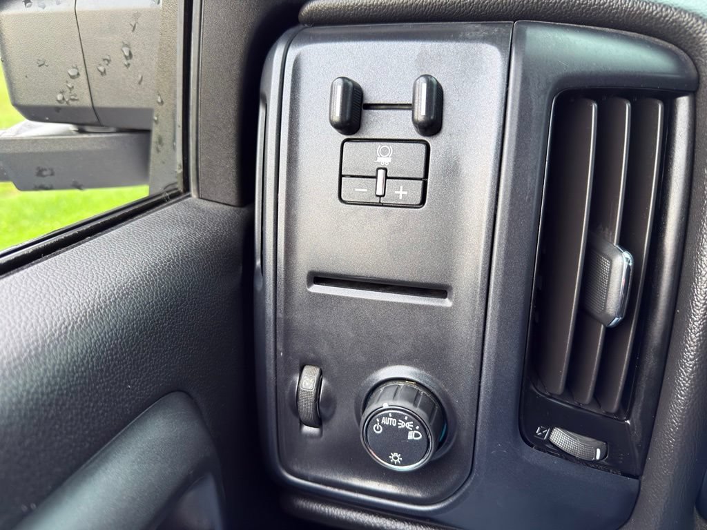 Used 2019 Chevrolet Silverado 2500 W/T AWD/4WD image 38