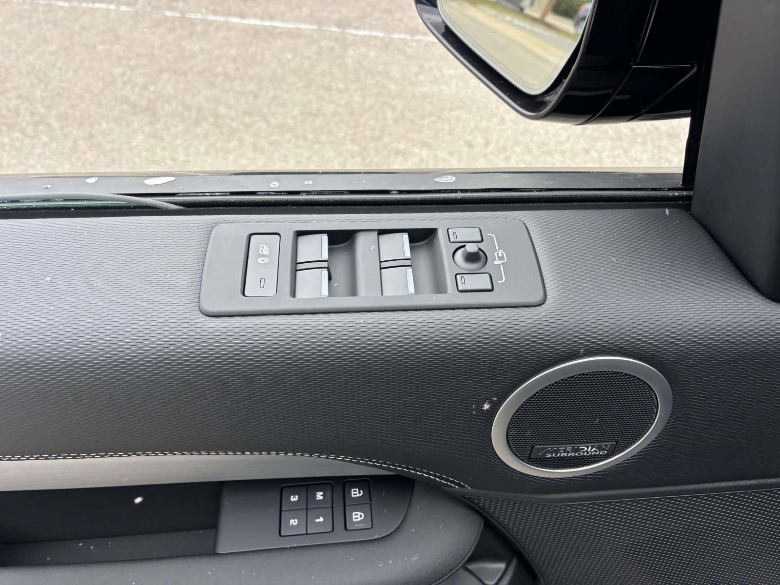 New 2026 Land Rover Discovery Limited Edition AWD/4WD image 12