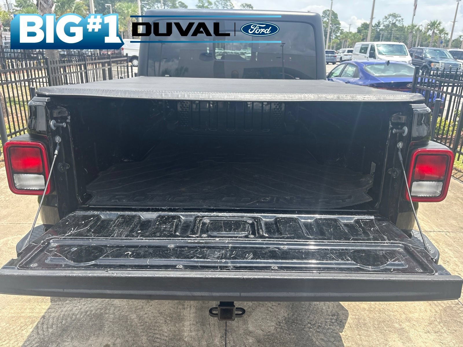 Used 2023 Jeep Gladiator Sport AWD/4WD image 7