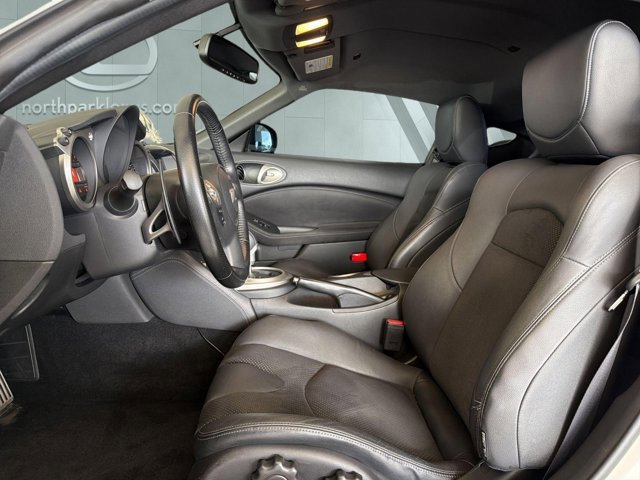 Used 2017 Nissan 370Z Touring RWD image 7