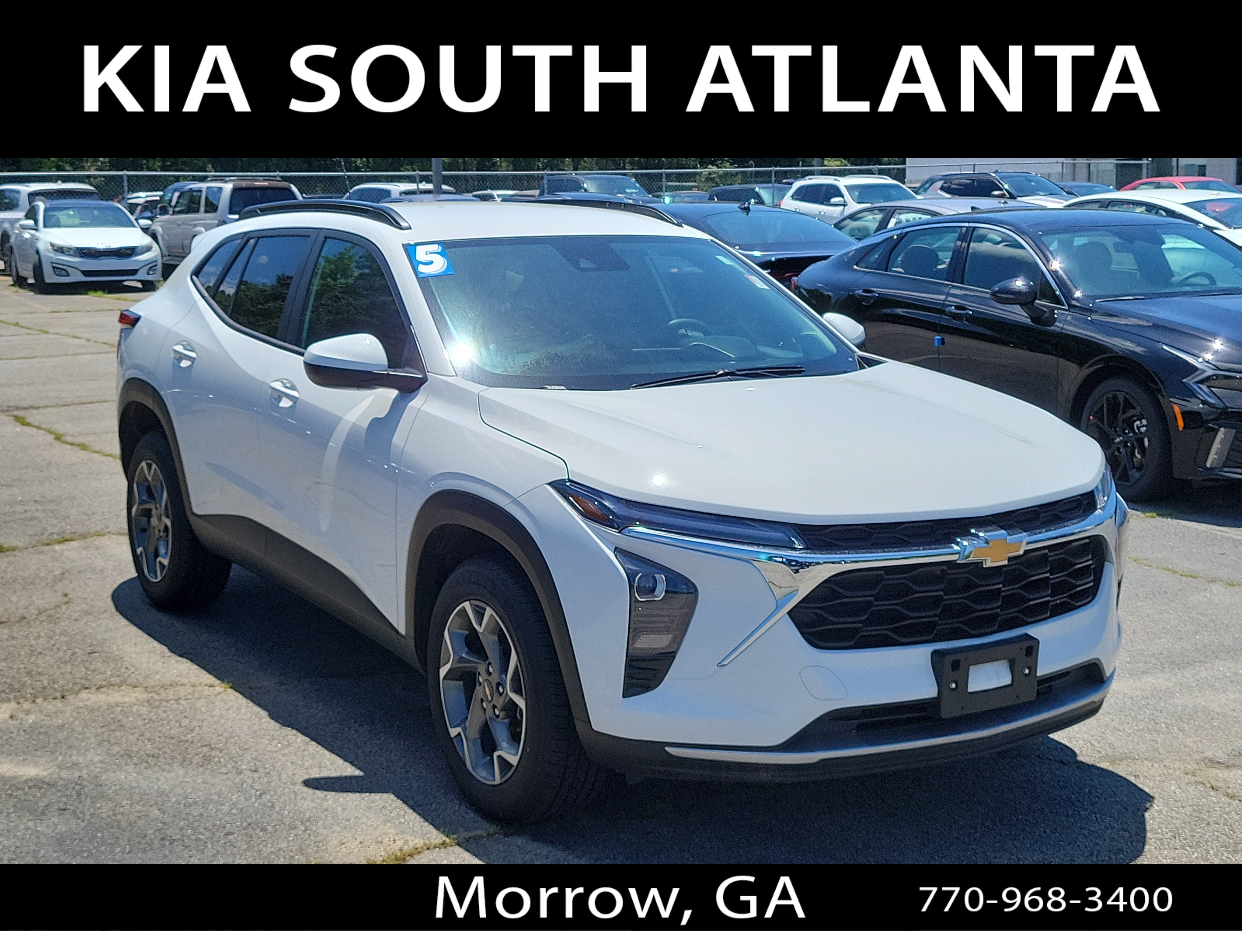 Used 2025 Chevrolet Trax LT FWD image 1