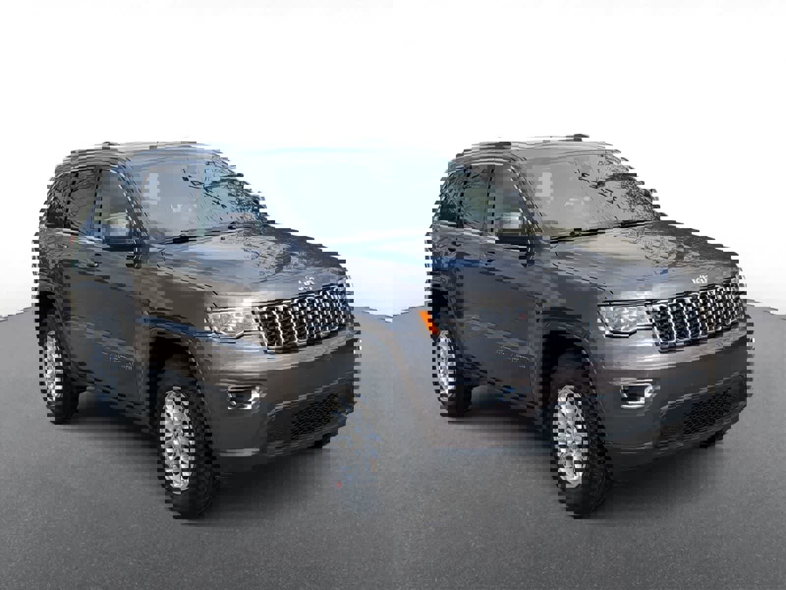 Used 2019 Jeep Grand Cherokee Laredo AWD/4WD image 2