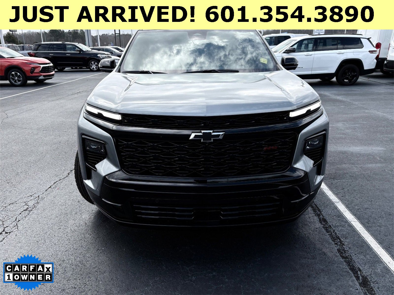 Used 2024 Chevrolet Traverse RS image 3