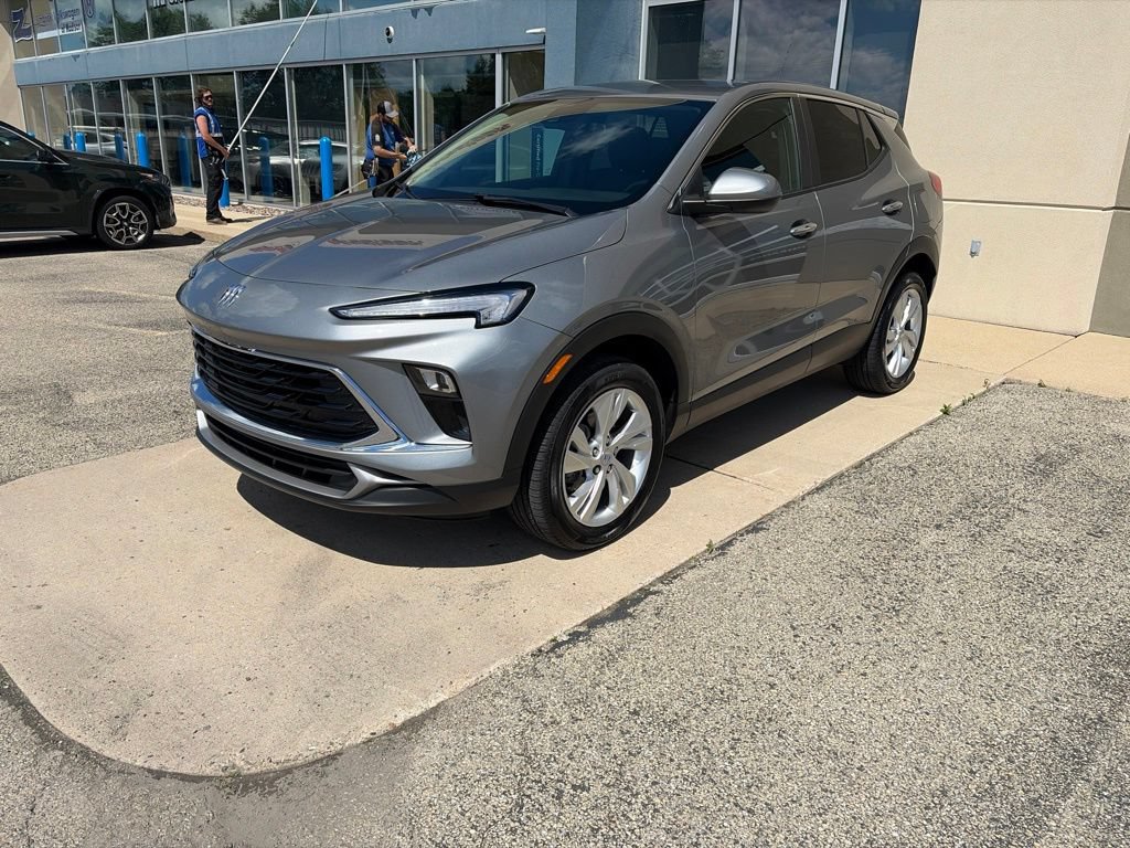 Used 2024 Buick Encore GX Preferred AWD/4WD image 4