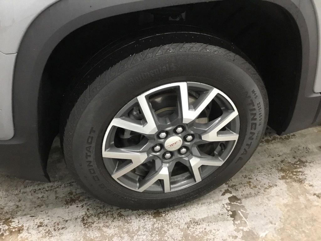 Used 2023 GMC Acadia SLE w/ Driver Convenience Package image 4