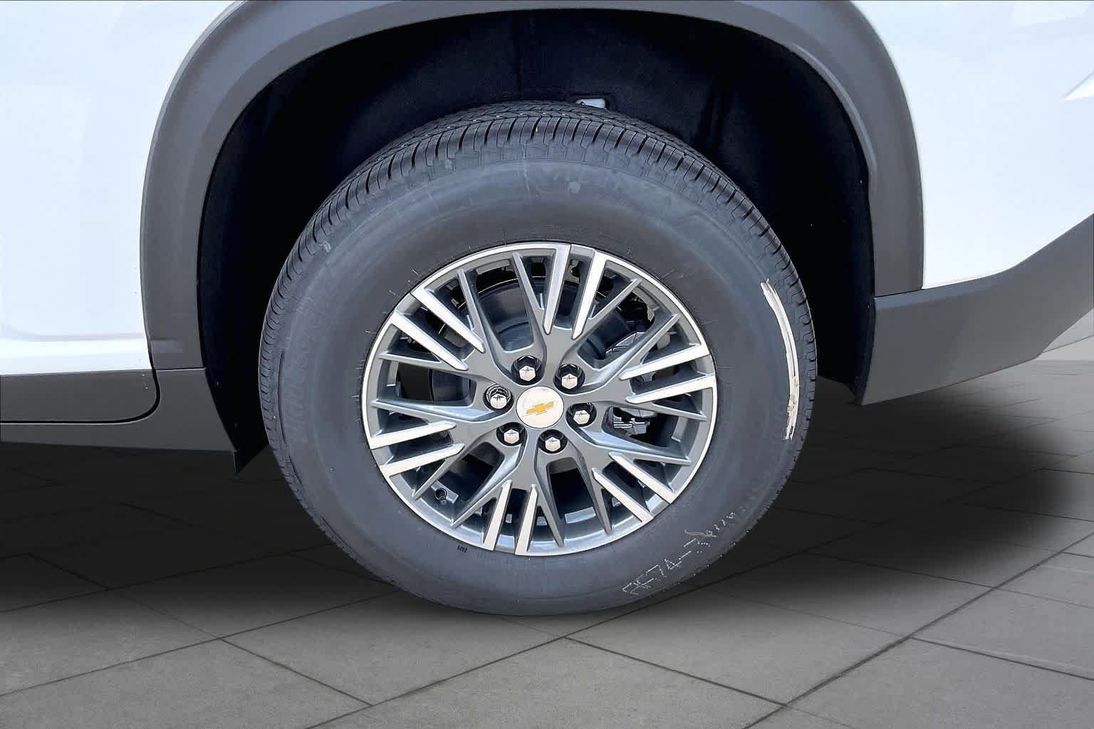 New 2026 Chevrolet Traverse LT w/ Driver Confidence Package FWD image 12