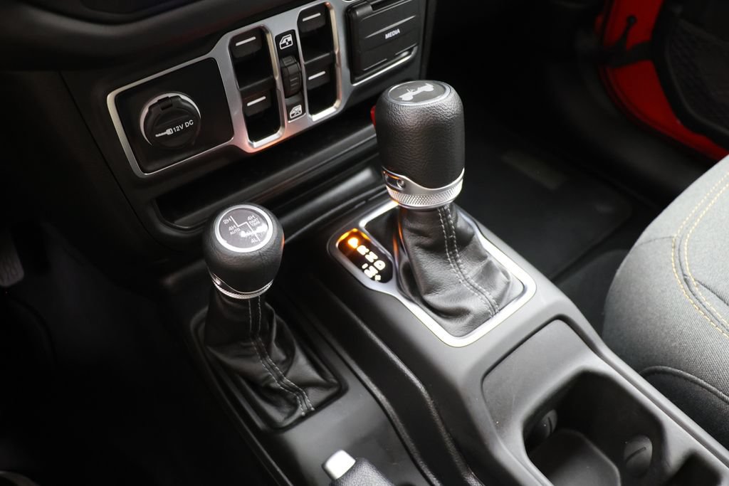 Used 2025 Jeep Wrangler Unlimited Sahara AWD/4WD image 25