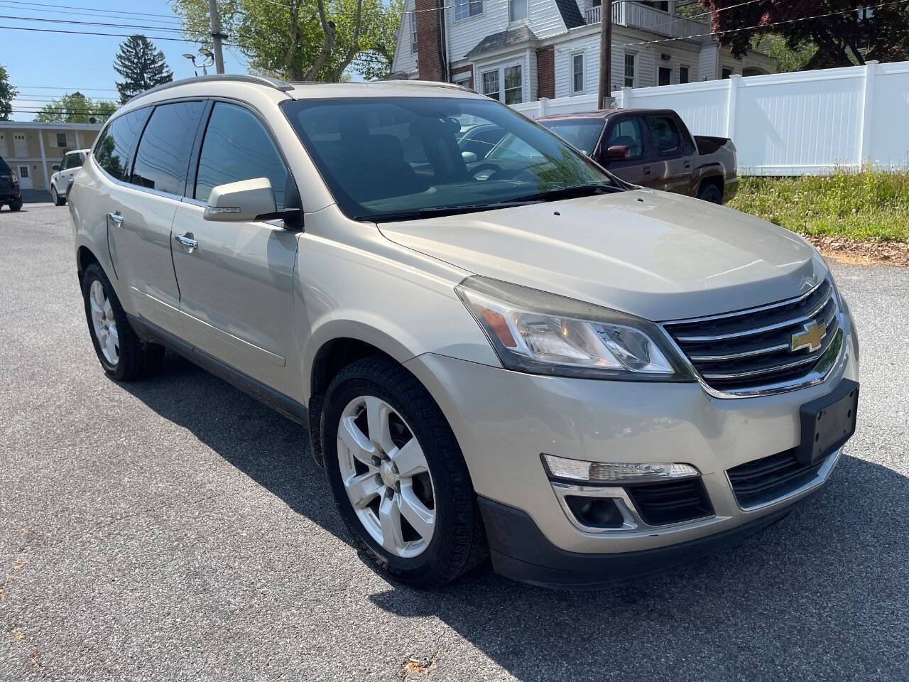 Used 2016 Chevrolet Traverse LT w/ Style and Technology Package FWD image 4