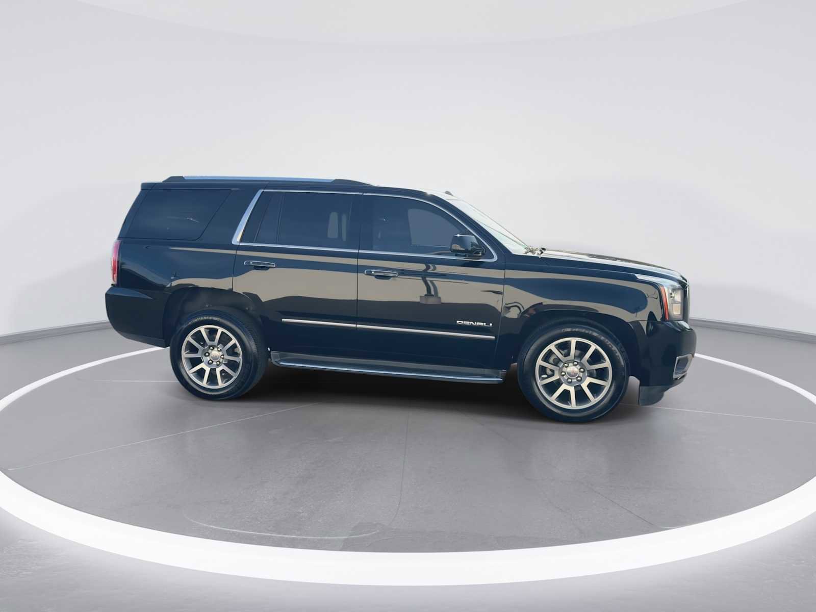Used 2017 GMC Yukon Denali AWD/4WD image 9