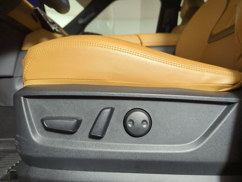 Used 2025 Nissan Armada SL w/ Captain's Chari Seat Package image 25