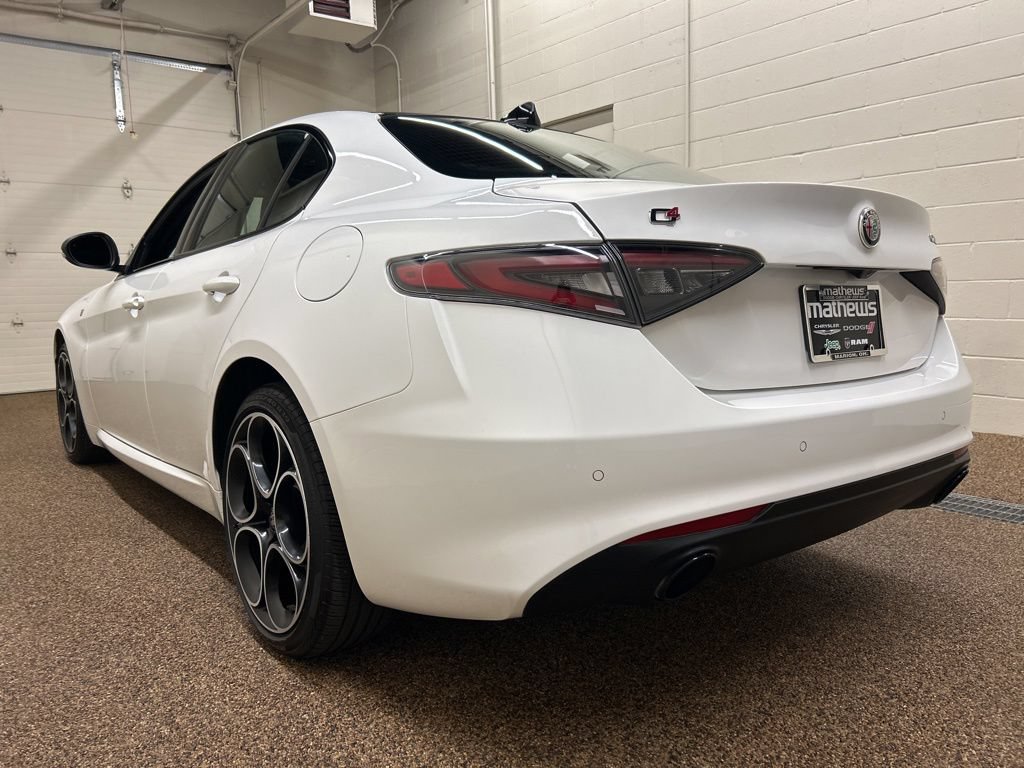 Used 2024 Alfa Romeo Giulia Ti AWD/4WD image 4