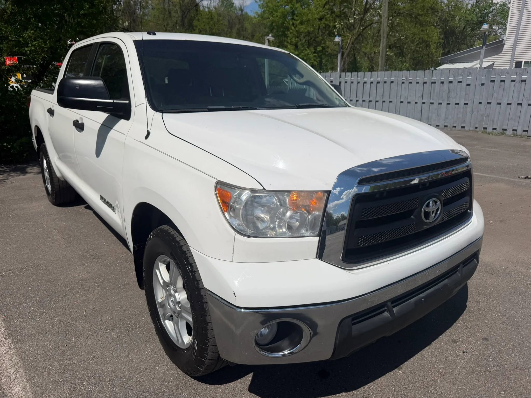 Used 2012 Toyota Tundra 4x4 CrewMax w/ Tow Pkg image 3