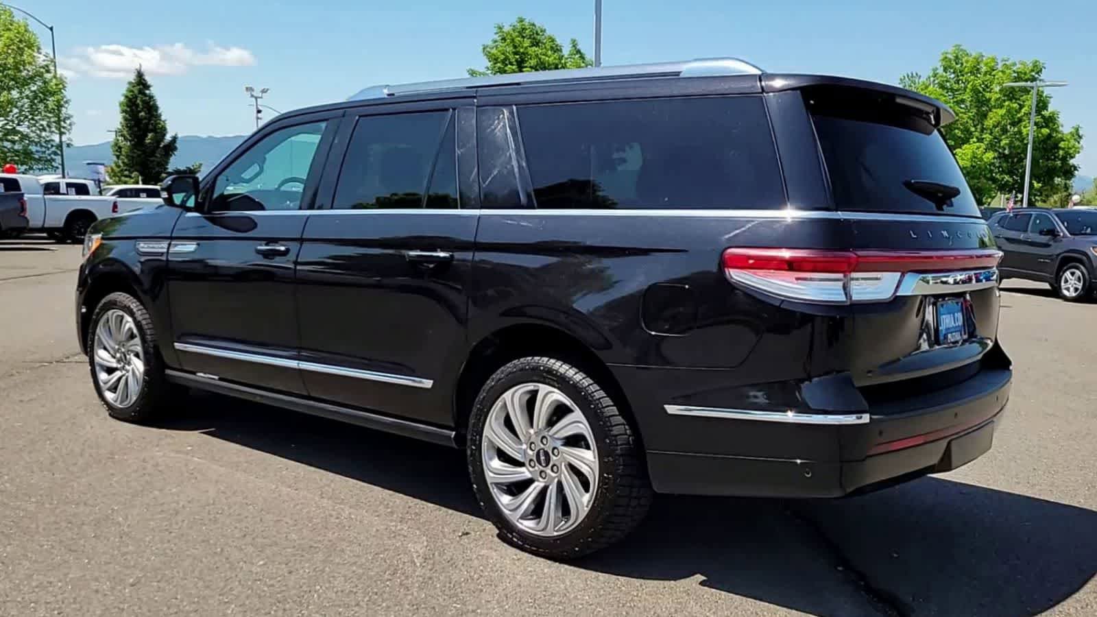 Used 2024 Lincoln Navigator L 4WD image 6