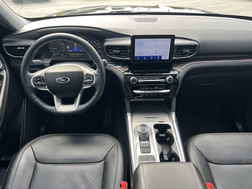 Used 2022 Ford Explorer Limited w/ Equipment Group 301A image 2
