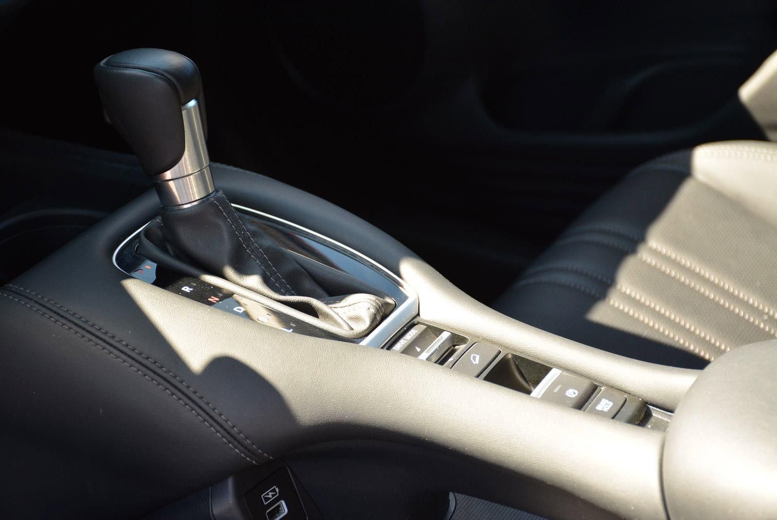 Used 2023 Honda HR-V EX-L image 9