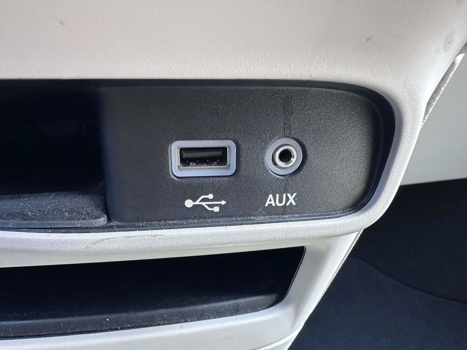 Used 2017 Chrysler Pacifica Touring-L FWD image 25