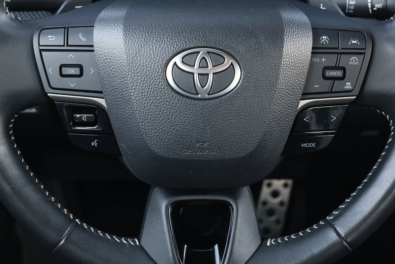 Used 2025 Toyota Camry SE w/ Convenience Package AWD/4WD image 18