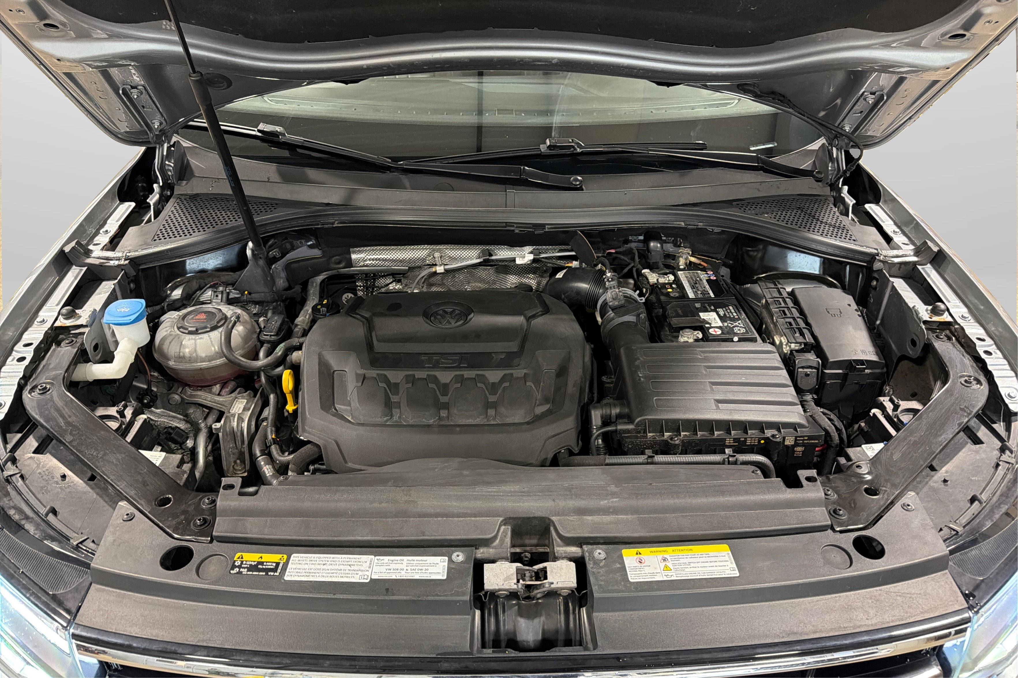 Used 2022 Volkswagen Tiguan SE R-Line AWD/4WD image 11