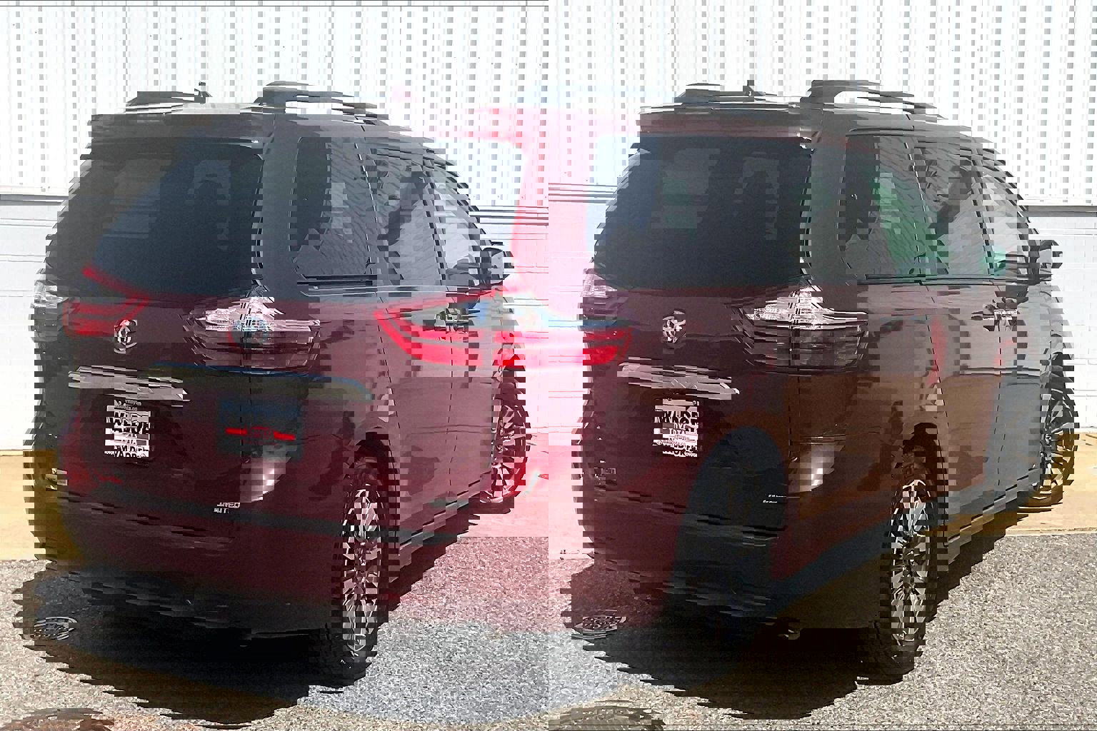 Used 2019 Toyota Sienna Limited Premium FWD image 17