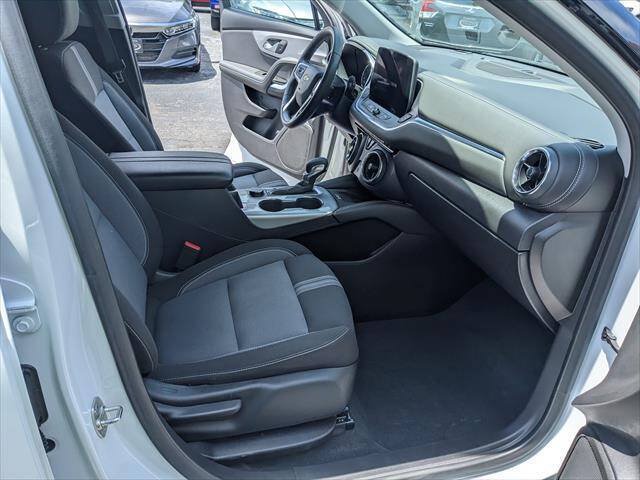 Used 2024 Chevrolet Blazer LT w/ Convenience Package FWD image 16