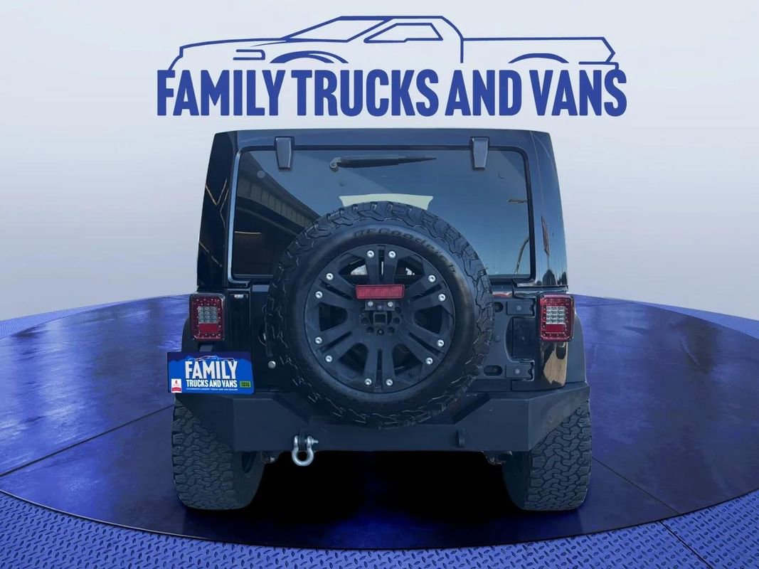 Used 2012 Jeep Wrangler Unlimited Rubicon w/ Connectivity Group image 4