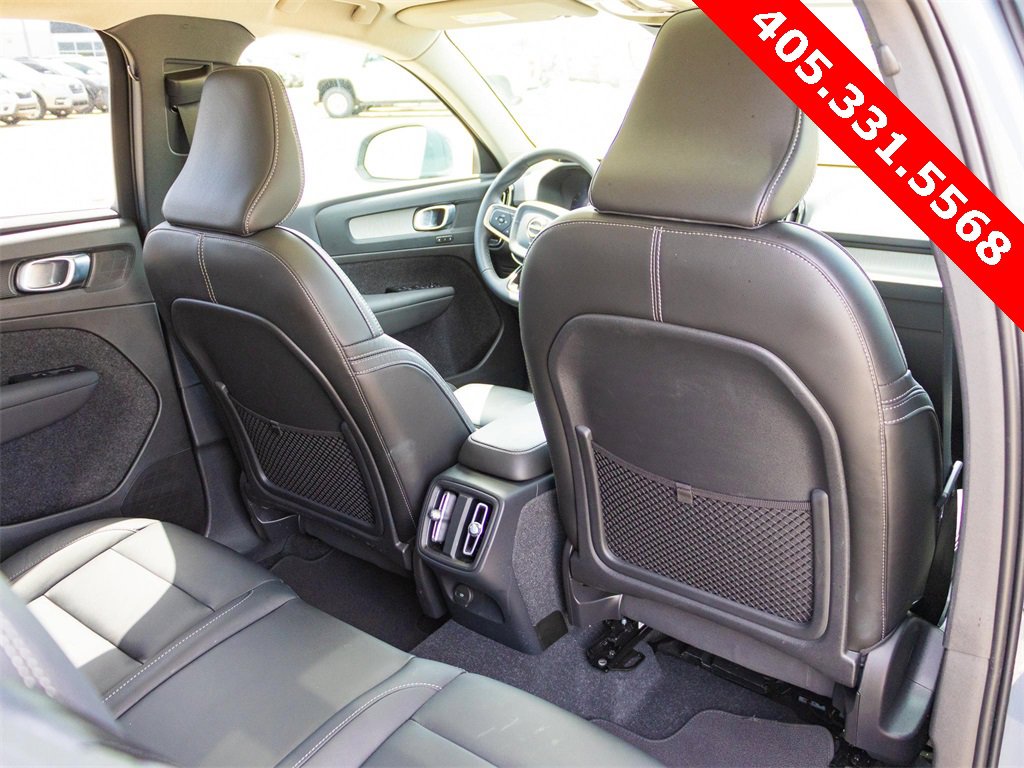 Used 2023 Volvo XC40 B5 Plus image 24