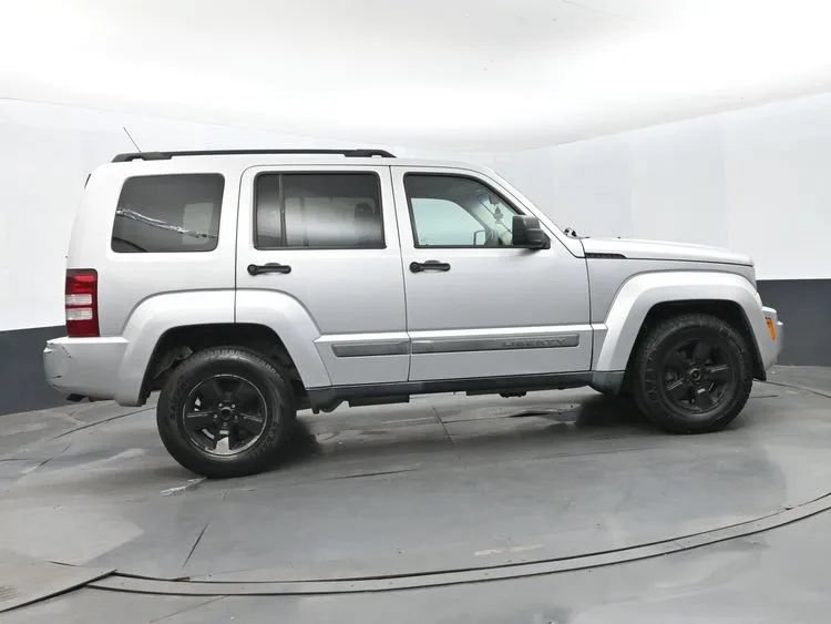 Used 2011 Jeep Liberty Sport w/ Popular Equipment Group AWD/4WD image 4
