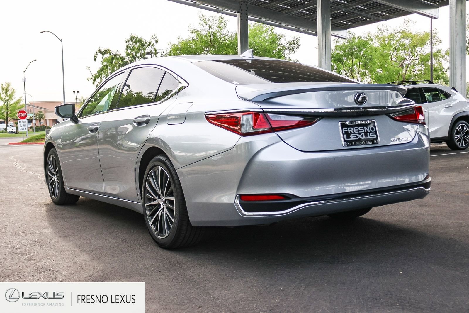 Certified 2024 Lexus ES 300h w/ Premium Package image 4