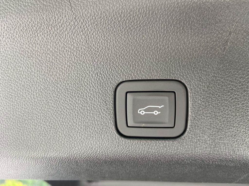 New 2026 Cadillac Escalade ESV Sport w/ Touring Package AWD/4WD image 11