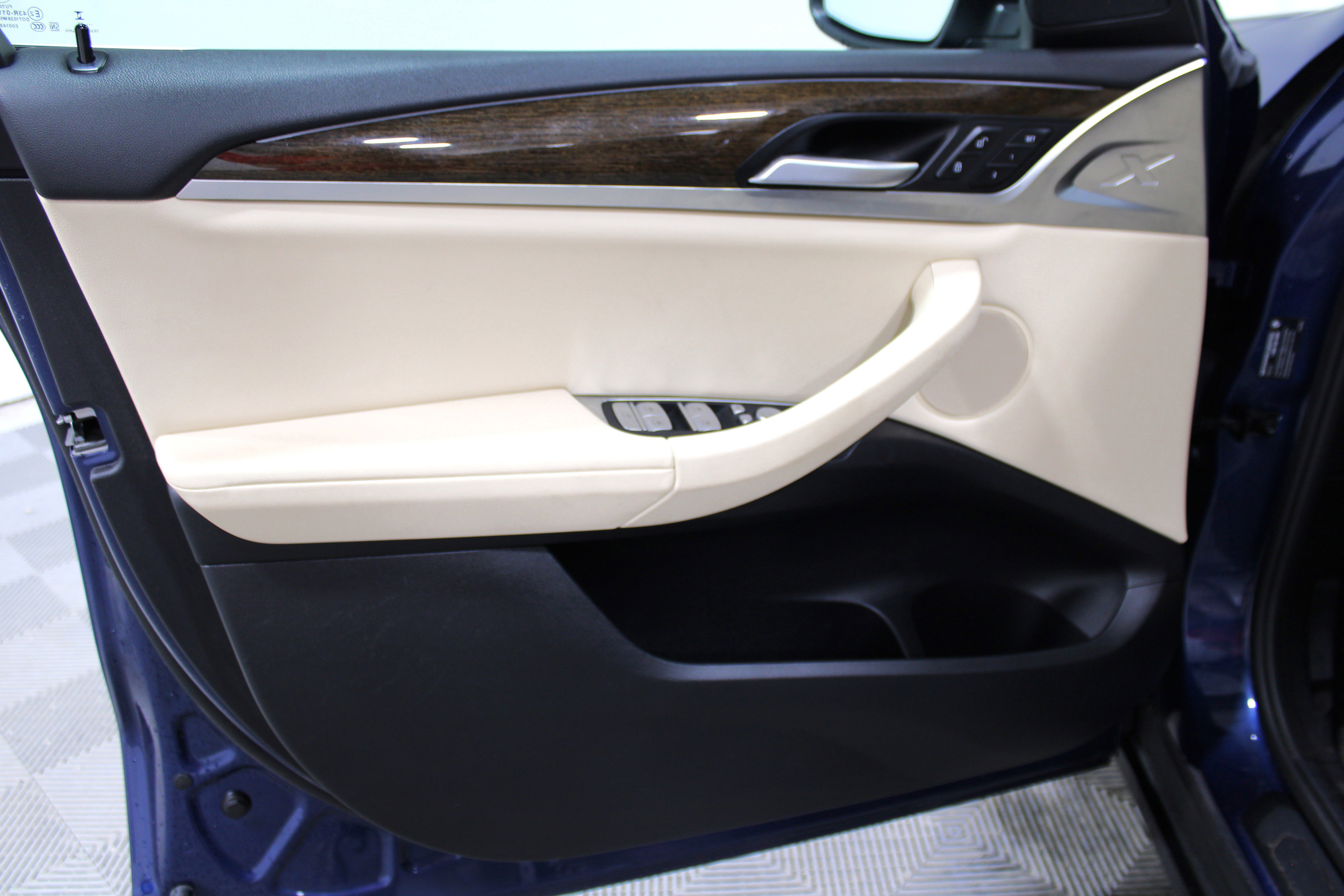 Used 2023 BMW X3 xDrive30i image 3