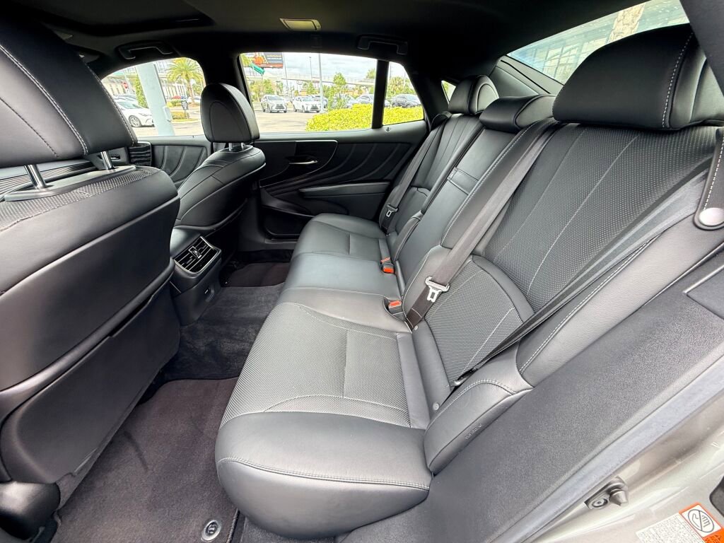 Used 2021 Lexus LS 500 w/ Accessory Package (Z2) image 18