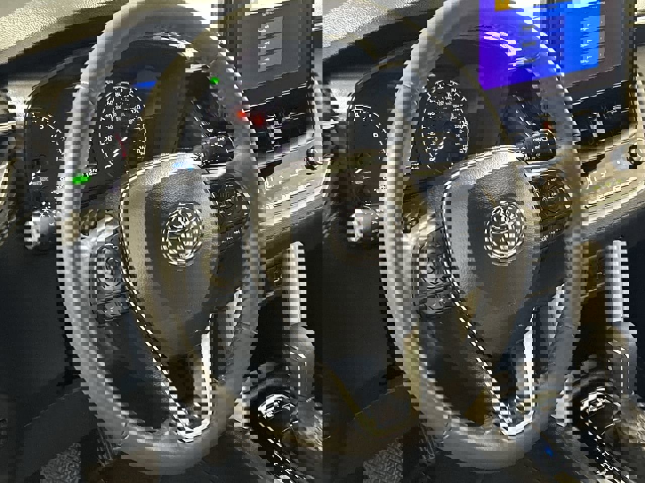 Used 2024 Toyota Corolla Cross SE w/ Moonroof Package image 13