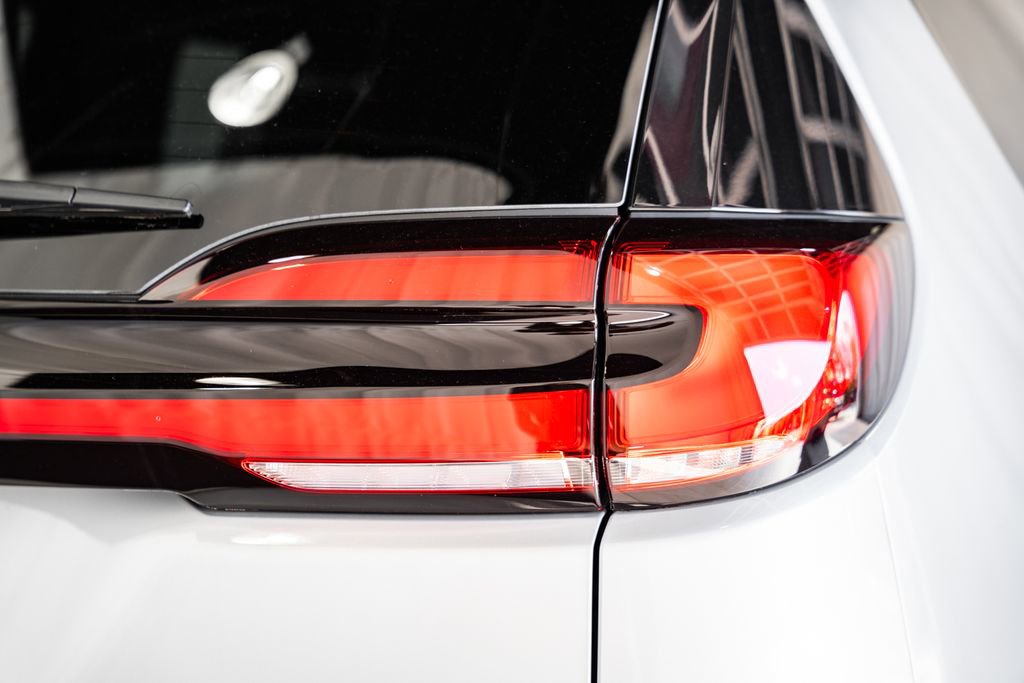 New 2026 Chrysler Pacifica Limited w/ Uconnect Theater Family Group image 6