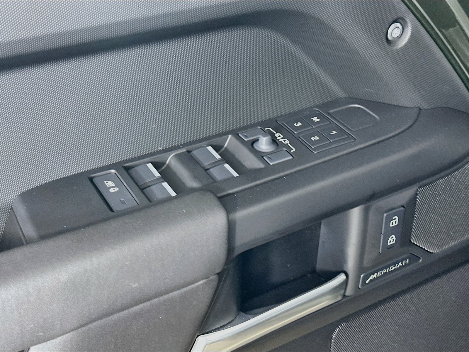 New 2026 Land Rover Defender 110 S AWD/4WD image 18