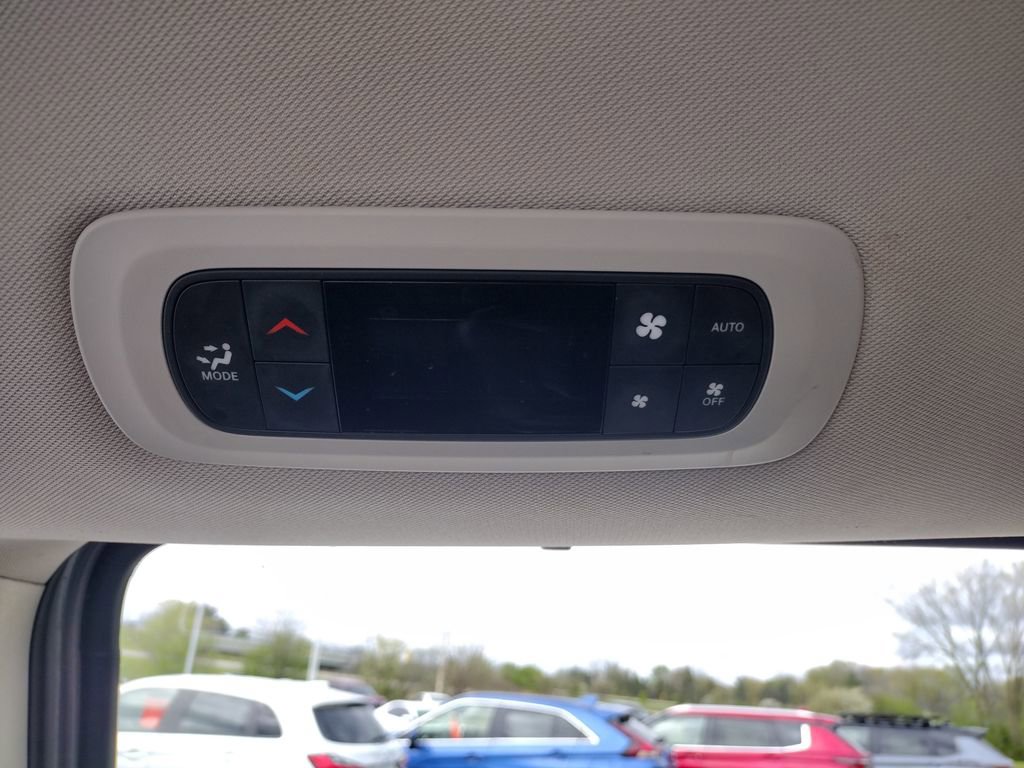 Used 2021 Chrysler Pacifica Touring-L FWD image 25