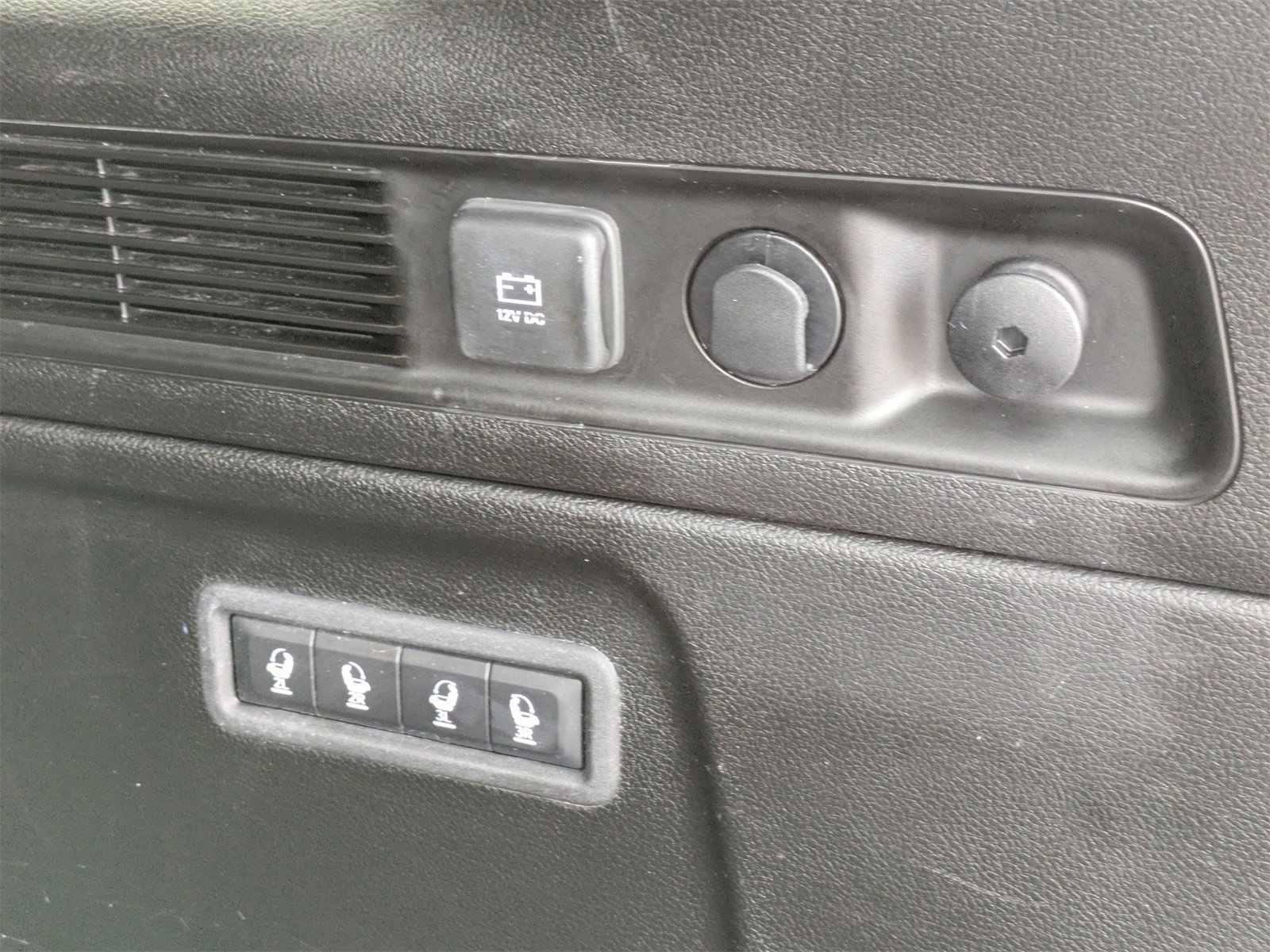 Used 2024 Jeep Wagoneer L Series III w/ Flexible Seating Group image 13