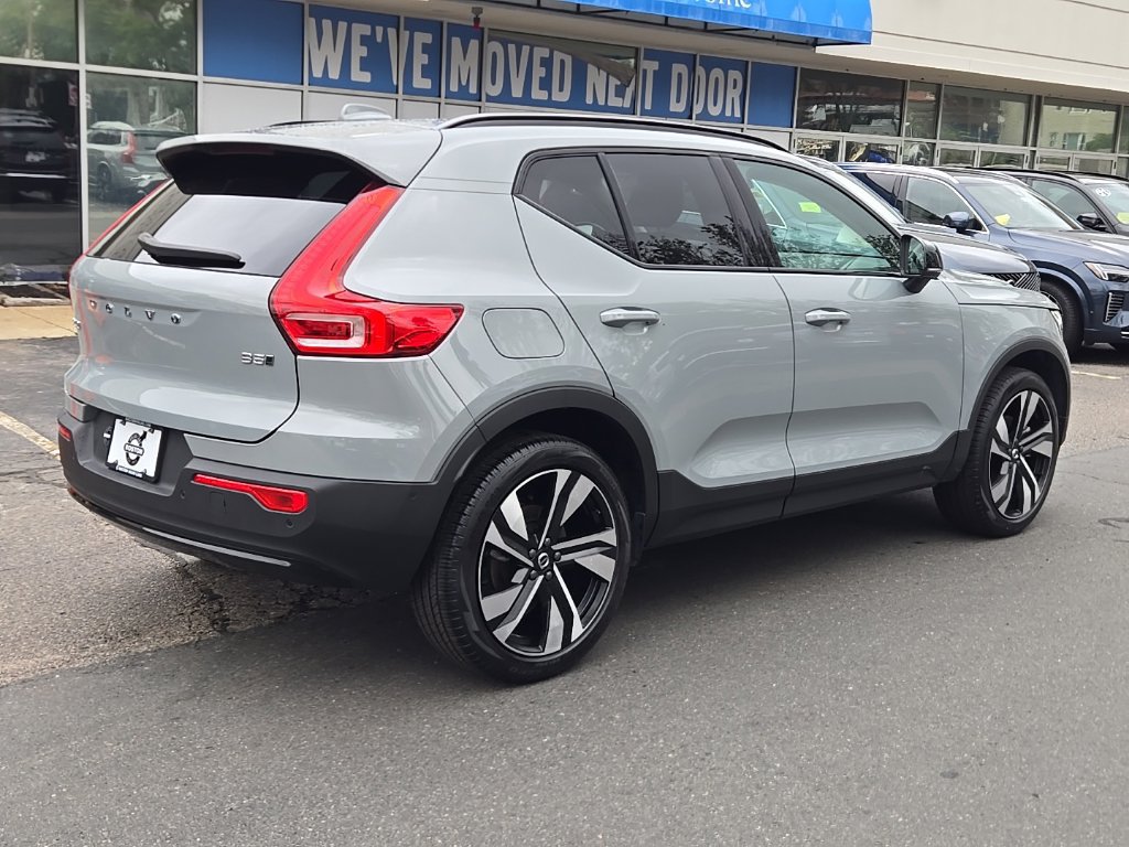 Certified 2025 Volvo XC40 B5 Ultra AWD/4WD image 8