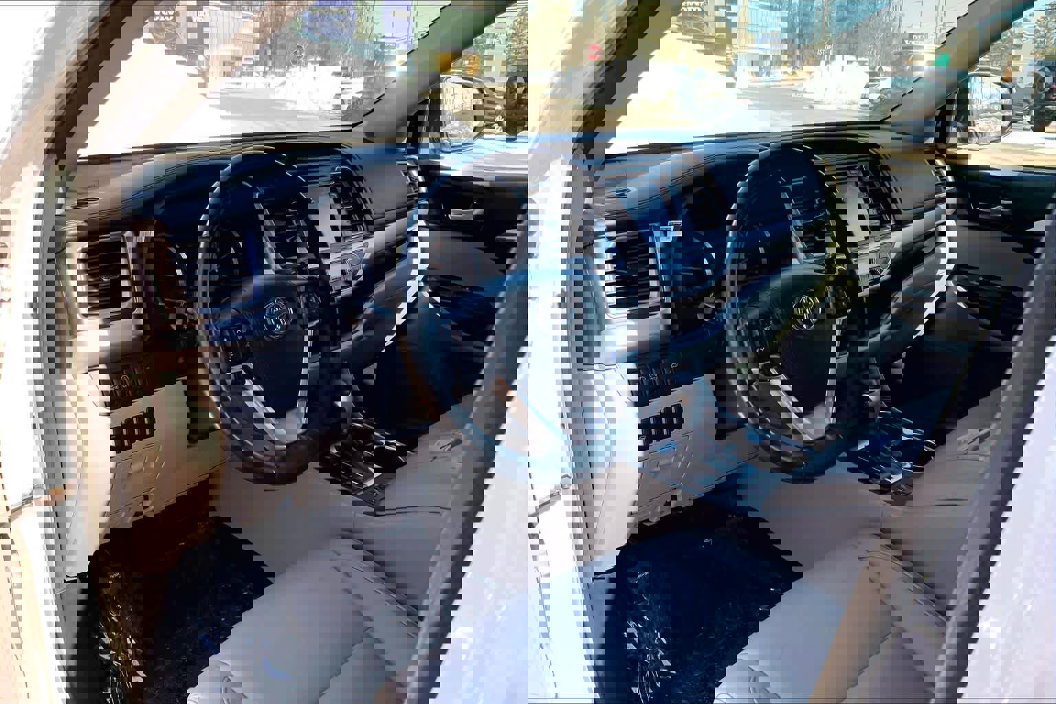 Used 2017 Toyota Highlander XLE image 16