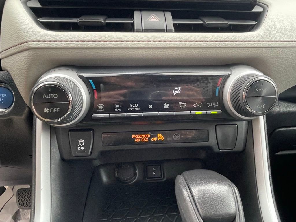 Used 2021 Toyota RAV4 XLE w/ Convenience Package AWD/4WD image 19