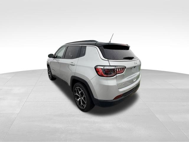 Used 2025 Jeep Compass Limited AWD/4WD image 4