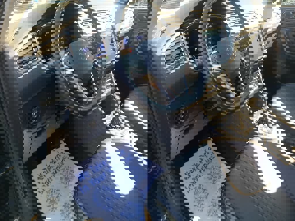 Used 2024 Volkswagen Tiguan SE image 17