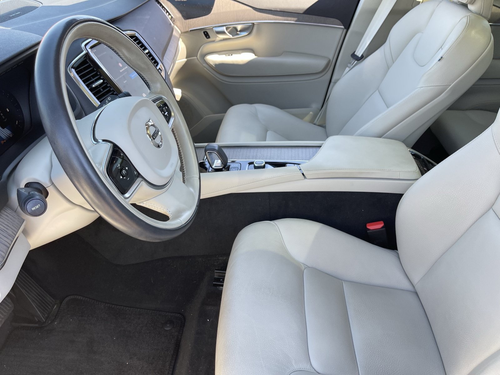 Used 2024 Volvo XC90 B6 Plus AWD/4WD image 21