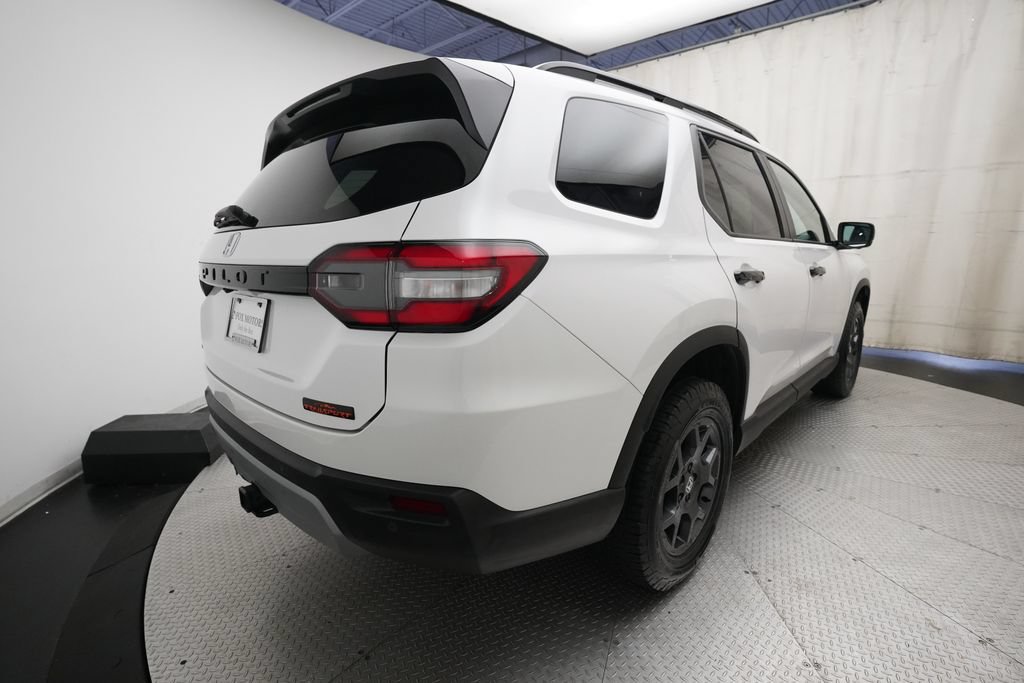 Certified 2025 Honda Pilot TrailSport image 13