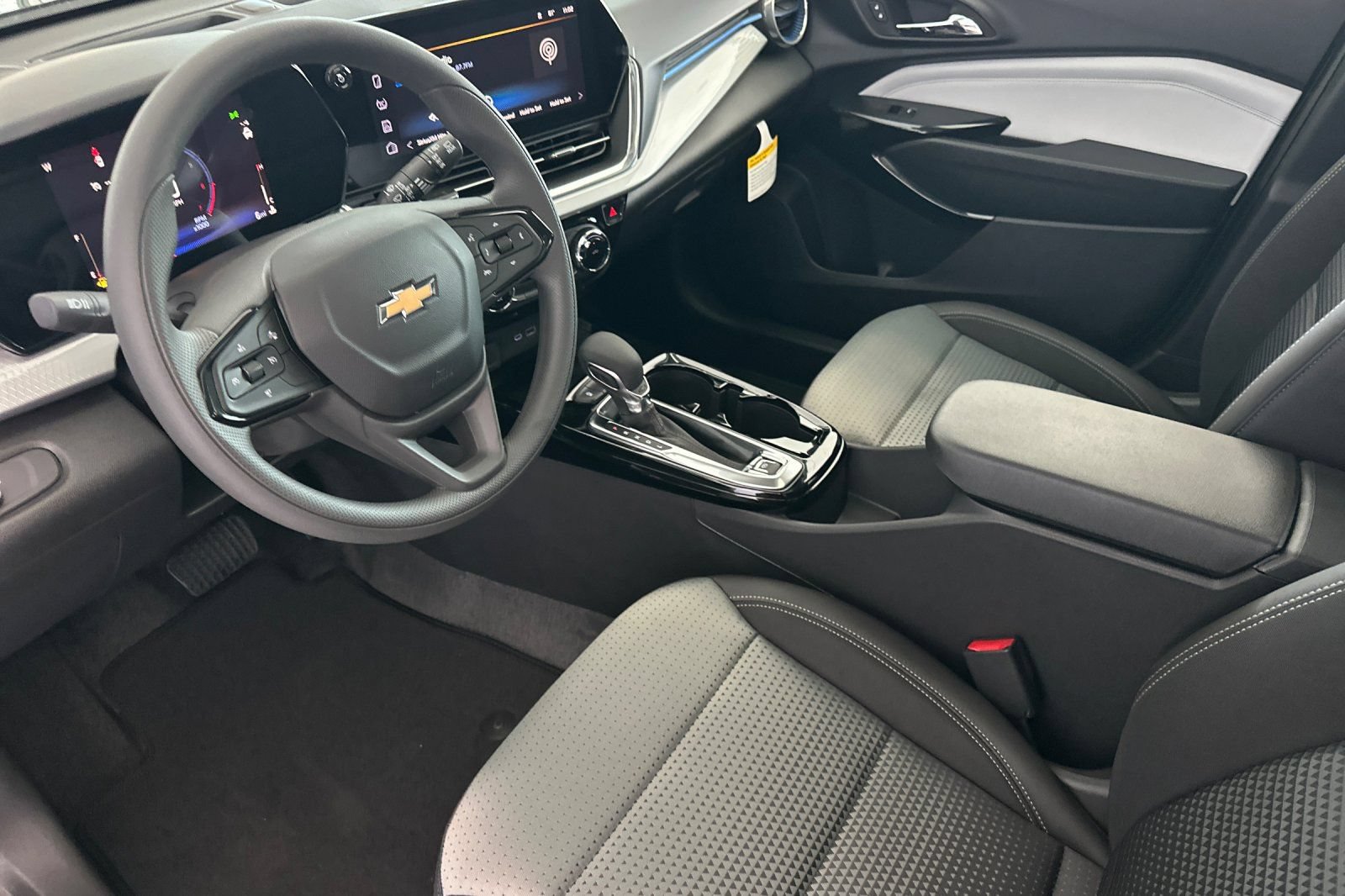 New 2026 Chevrolet Trax LT w/ Sunroof Package FWD image 10