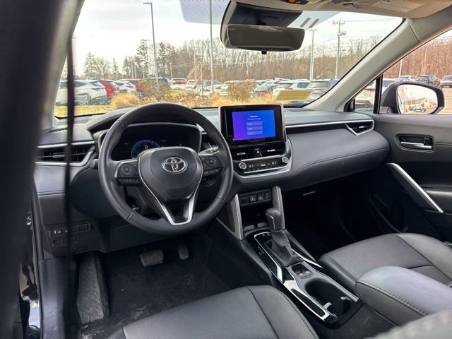 Used 2025 Toyota Corolla Cross XLE image 27